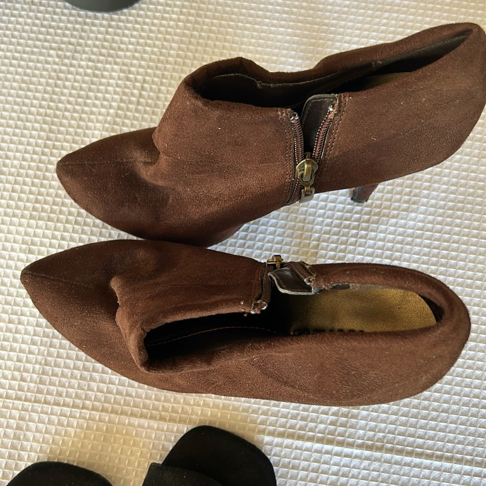 Women’s Brown Suede Ankle Boots, size 8 1/2 new